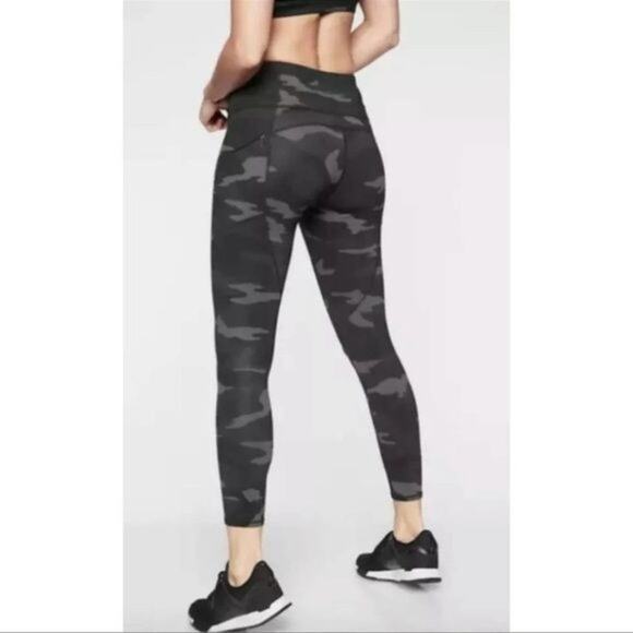 Athleta Camo Contender 7/8 Camouflage Leggings Black/Gray Large - Picture 4 of 12